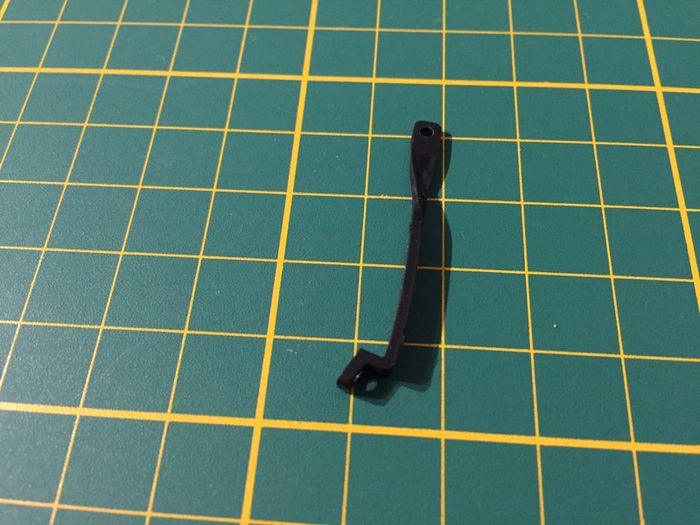 Support droit du pare-chocs avant 100J Renault R8 Gordini 1/8 1/8ème Eaglemoss collections #A67 - photo numéro 2