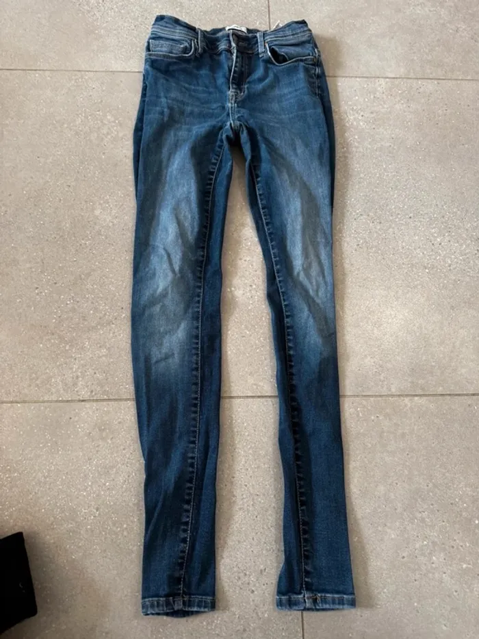 Jean bleu Only, bon état, taille 29/32, élastique à la taille, 95cm de longueur
