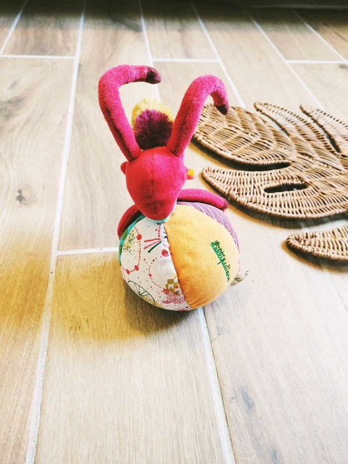 🎪Culbuto /Balle d'éveil hochet Georges le Lemurien en tissu/peluche marque Lilliputiens - photo numéro 3