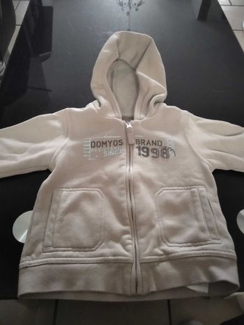 Gilet zippé à capuche