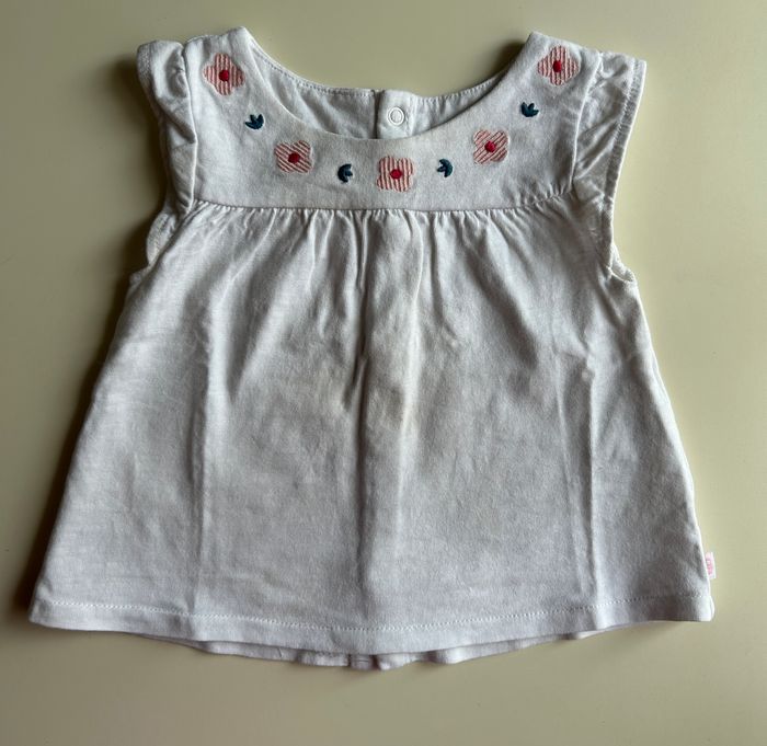 Tee-shirt blanc broderie fleurs taille 6 mois - photo numéro 1