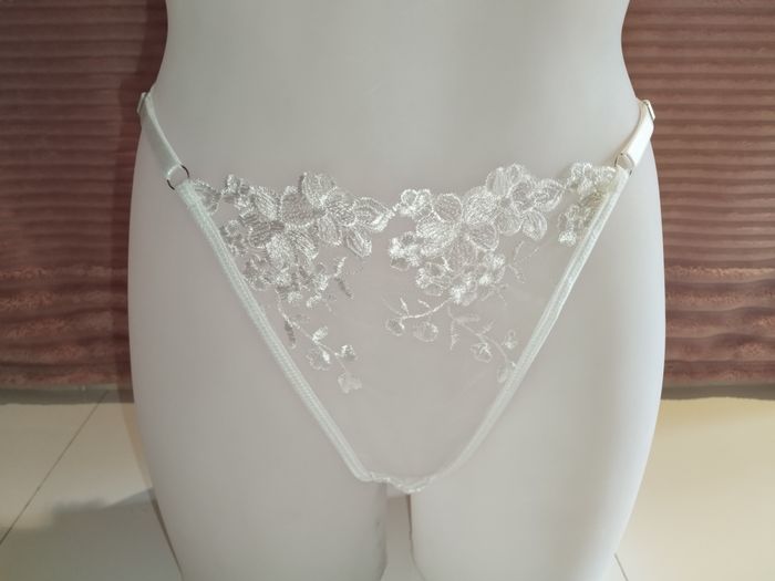 Ensemble sous vêtements blanc - photo numéro 4