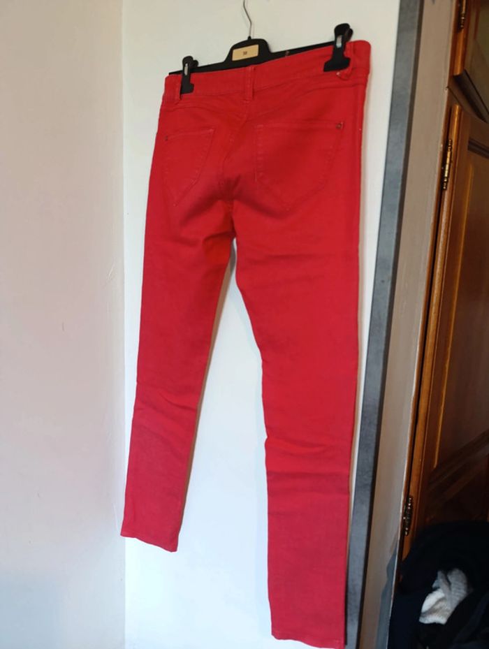 Type jean rouge - photo numéro 2