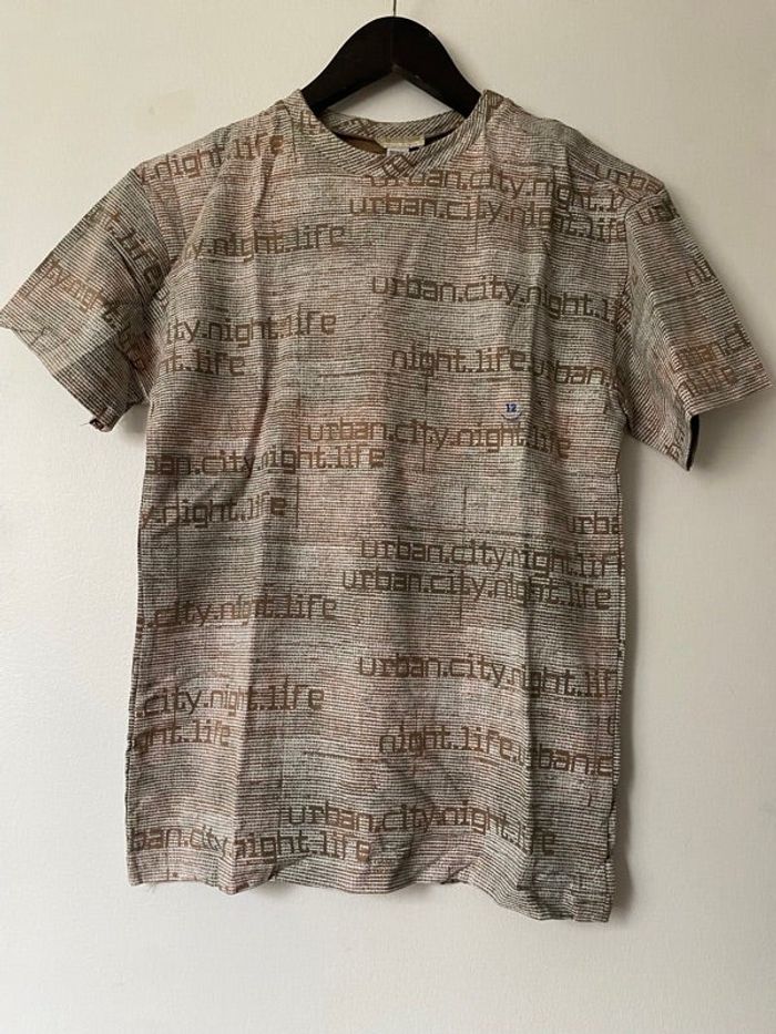 T-shirt urban city night