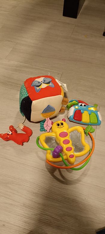 Lot de jouets d'éveil