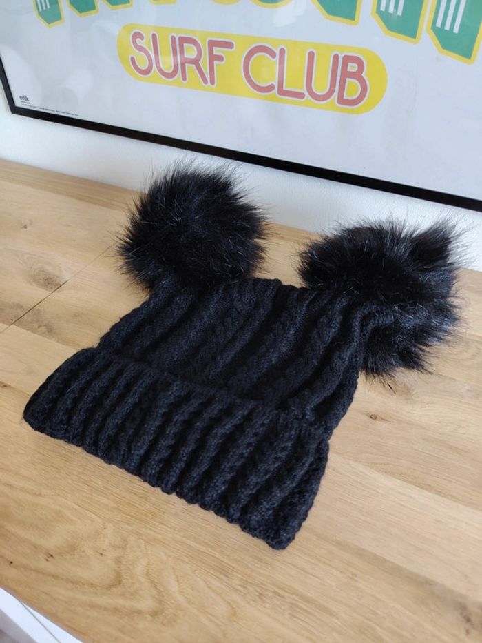 Bonnet noir avec pompons façon oreilles de Mickey
