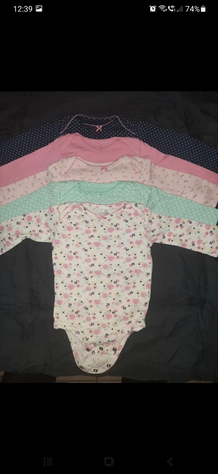 Lot 5 bodies fille 6 mois (c3)