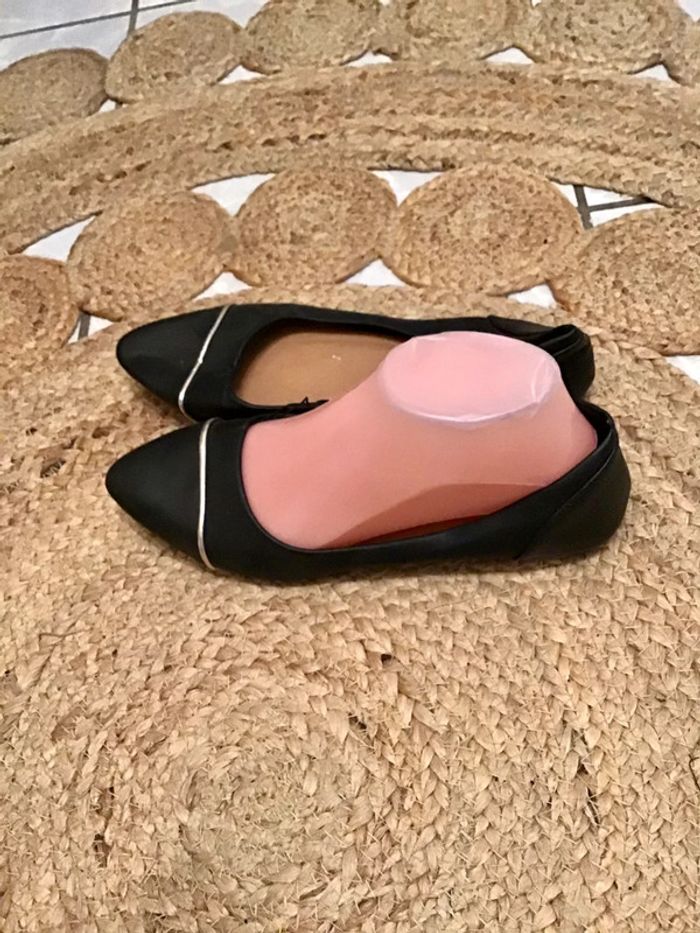 Chaussure plate de couleur noir et argenté taille 38 - photo numéro 2