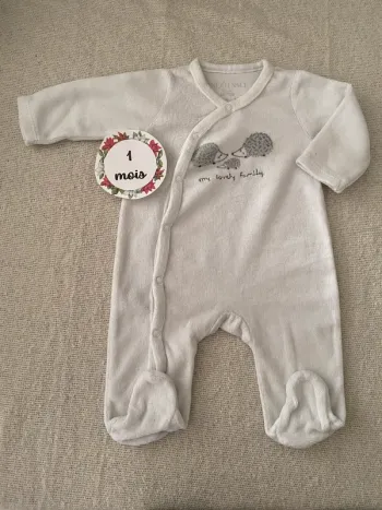 Pyjama taille 1 mois très bon état In extenso