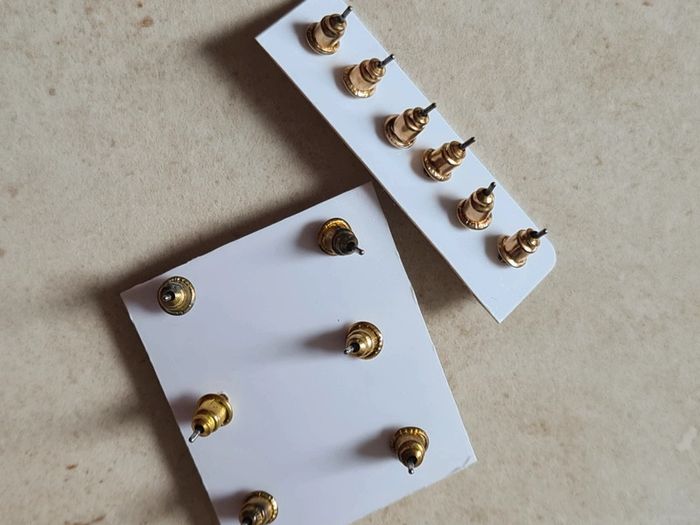 Clous d'oreilles couleur pastel - photo numéro 4