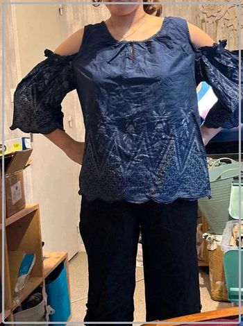 Magnifique t  shirt épaule dénudée taille 46