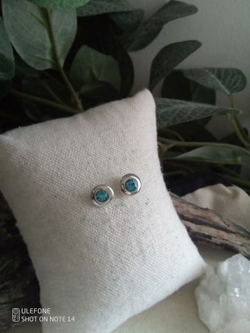 Petites boucles d'oreilles zircons bleus lagon et argent