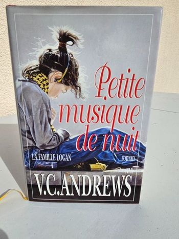 Livre Virginia C. Andrews "La Famille Logan : Tome 4 - Petite Musique de Nuit"
