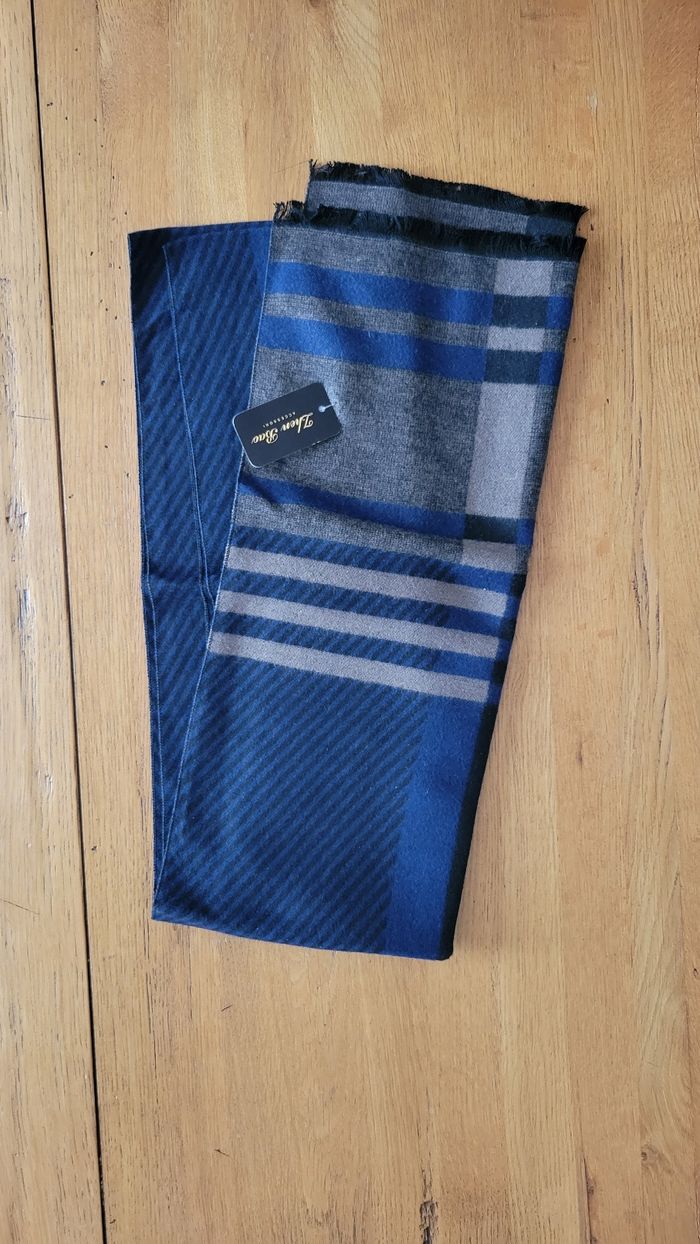 Écharpe homme neuve avec étiquette - photo numéro 3