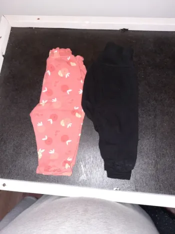 2 pantalons 9 mois
