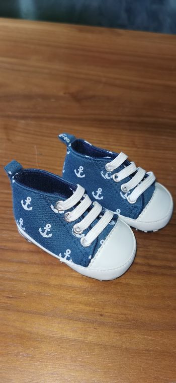Converses bébé kiabi 3 mois neuves