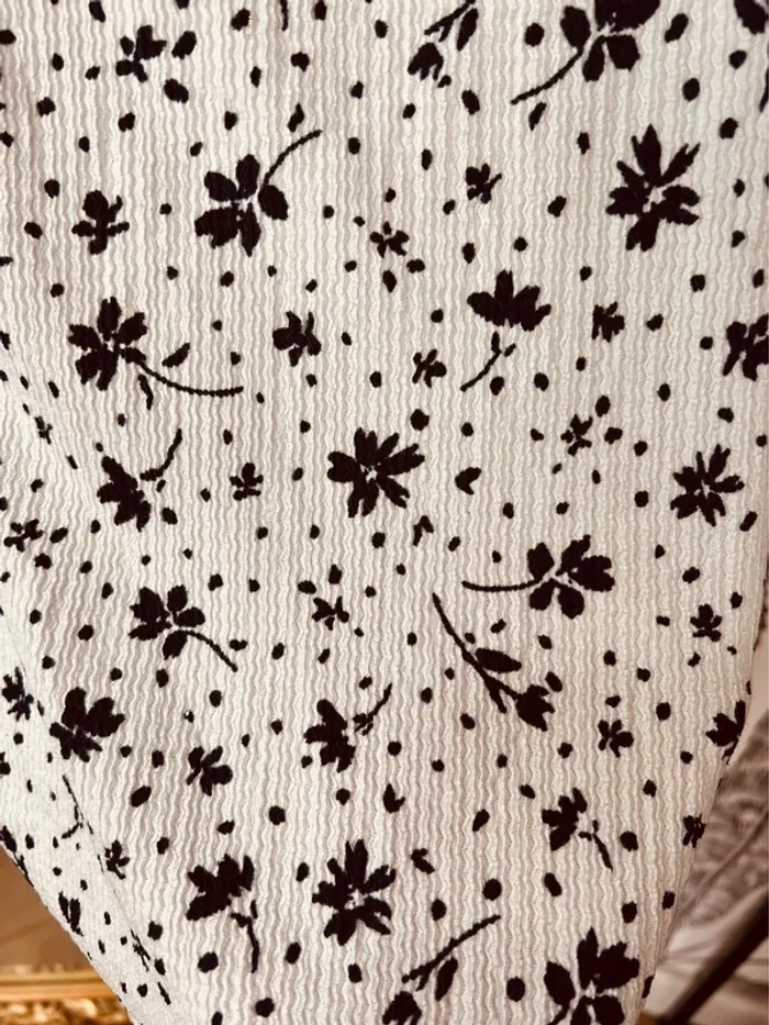 Taille S ~ 36 tee-shirts manches ballon femme Camaïeu blanc et fleurs bleues marine 🌺 - photo numéro 5