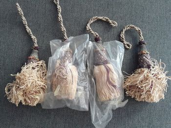 Lot de 4 pompons de porte