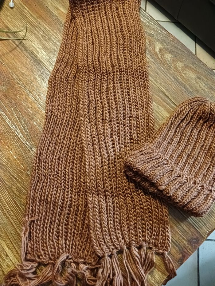 Ensemble bonnet/ écharpe NEUF - photo numéro 7