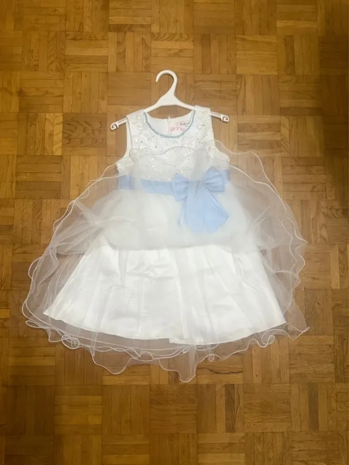 Robe festive blanche à détails bleus - photo numéro 3