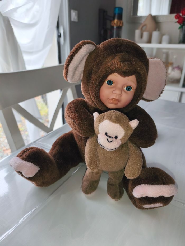 Poupée peluche singe