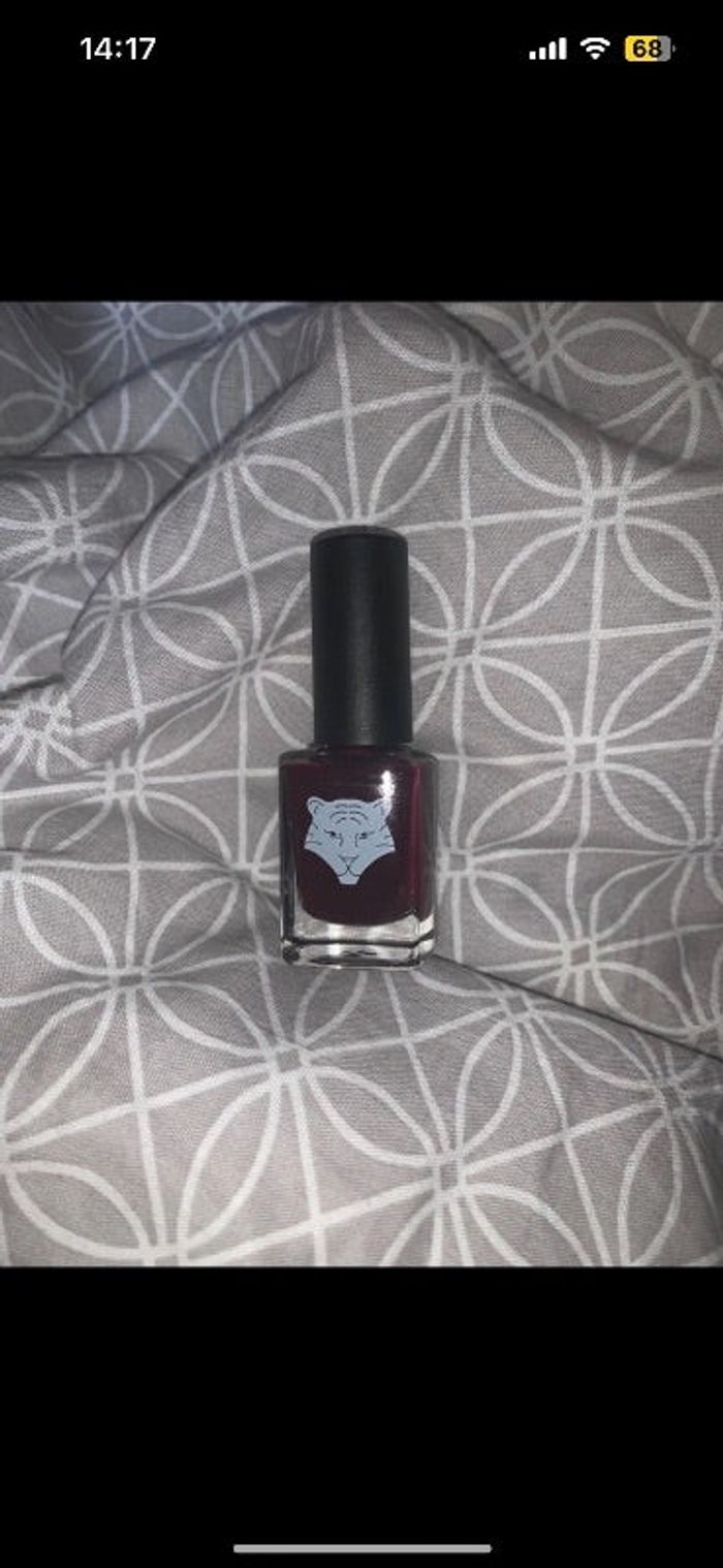 Vernis bordeaux