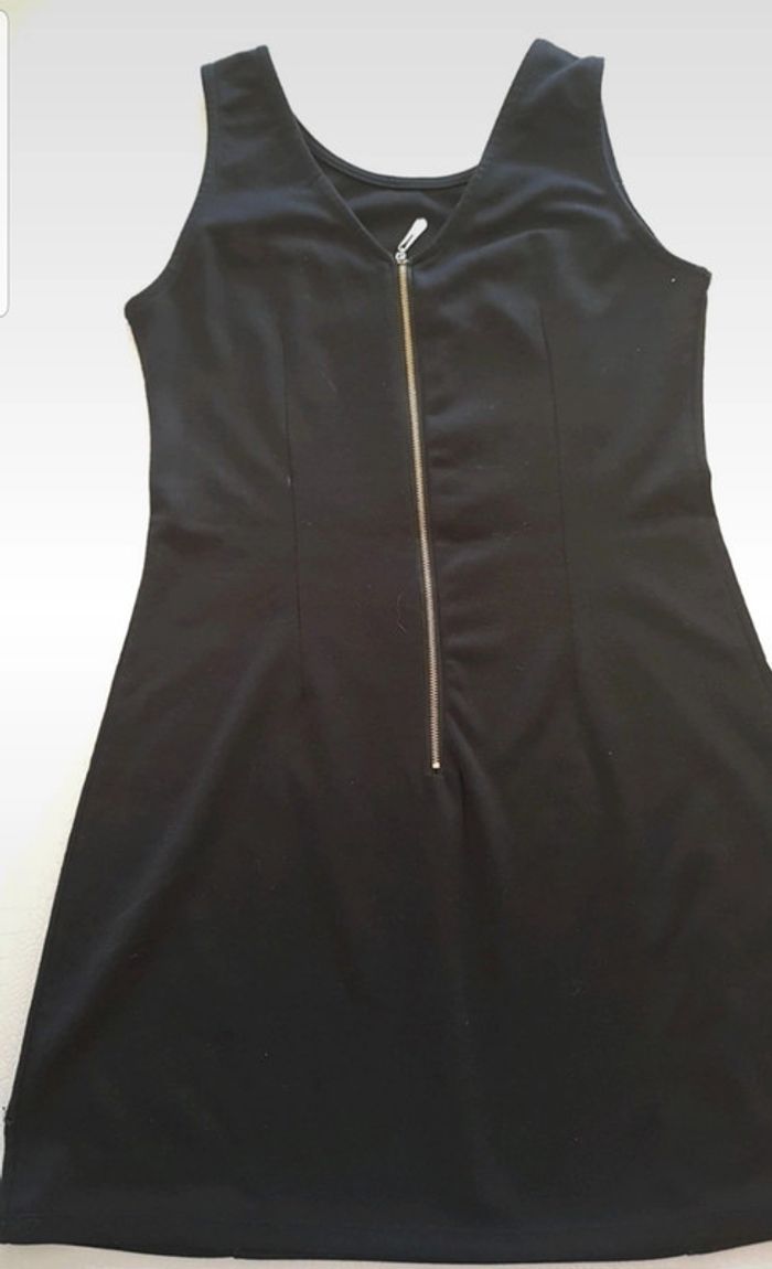 Robe noire avec petits clous en détail - photo numéro 3
