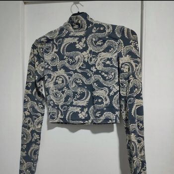 Haut crop top manches longues.