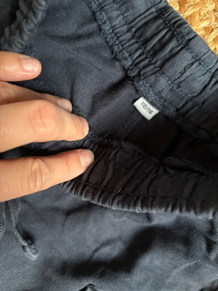 Short décontracté bleu marine 5-6 ans tbe - photo numéro 3