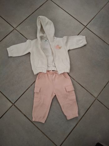 Ensemble  de sport blanc et rose  18 mois