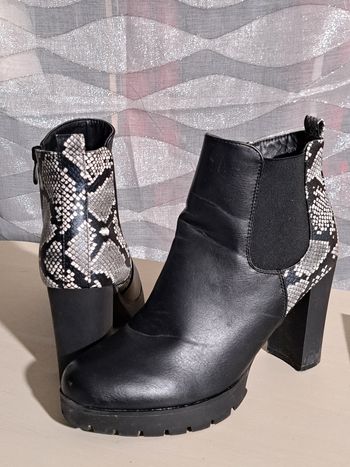 Bottines noires au motif peau de serpent 41