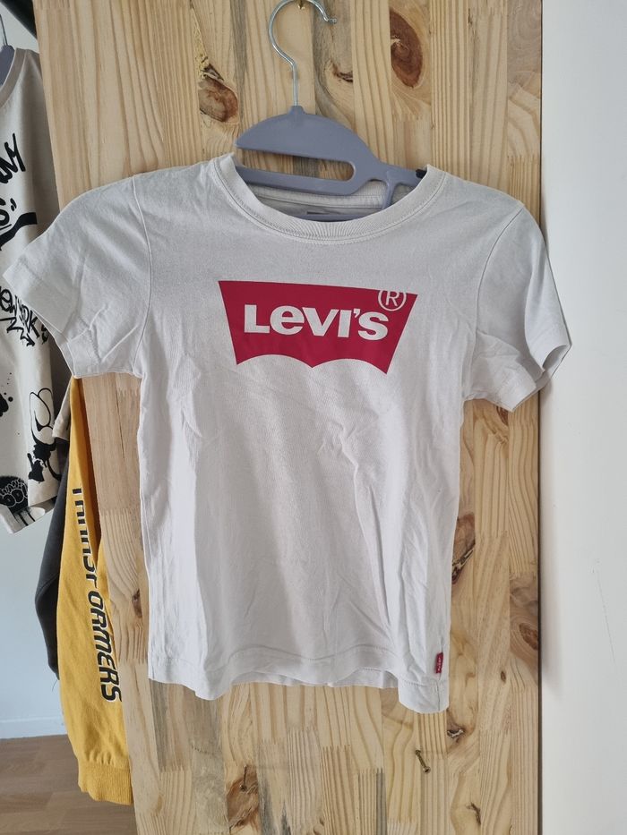 T-shirt levis