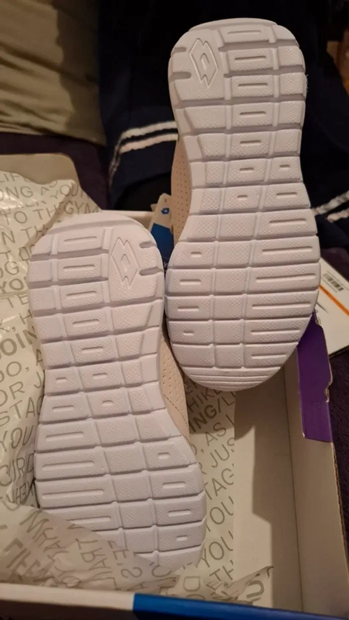 Baskets à scratchs Lotto pointure 32 - photo numéro 4