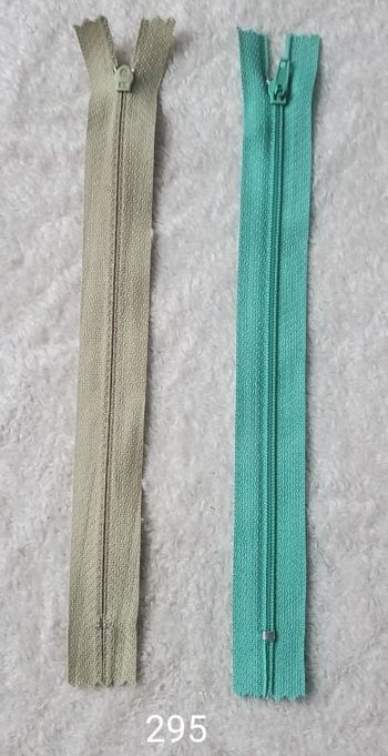 2 fermetures éclairs neufs de 23.5cm