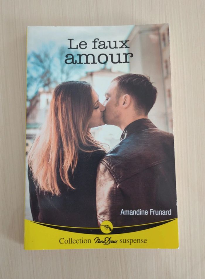 Livre Le faux amour collection Nous Deux