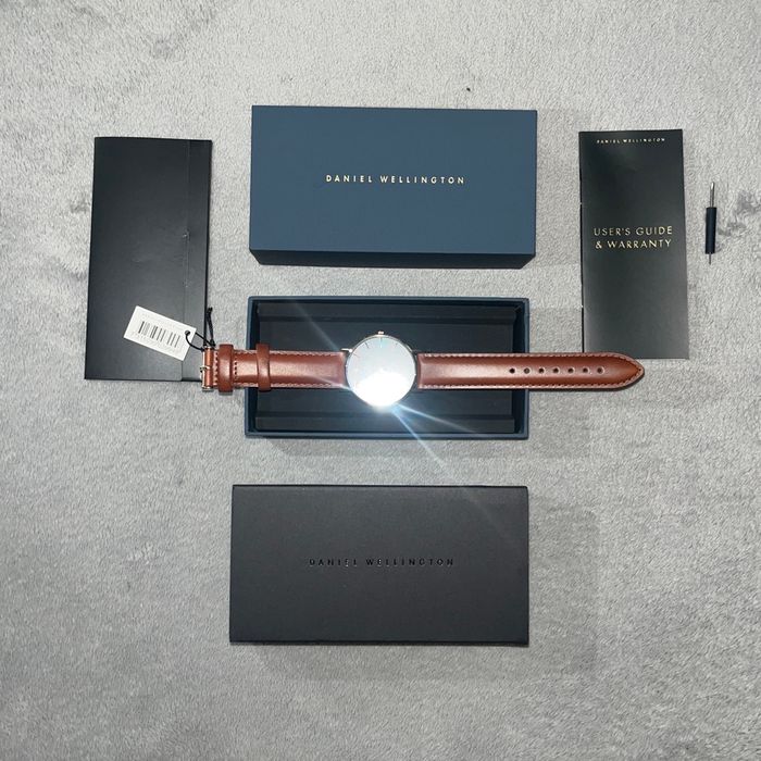 Montre Daniel Wellington Classic St Mawes 36mm Femme/Homme cuir brun - photo numéro 3
