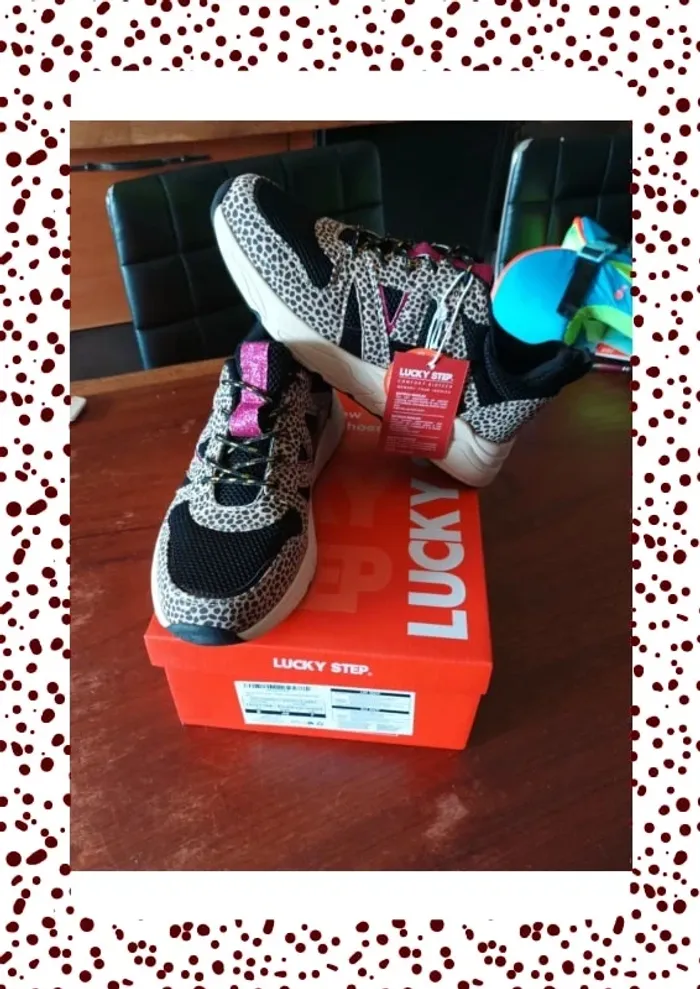 Basket femme neuve, noire plus motif léopard et rose paillettes