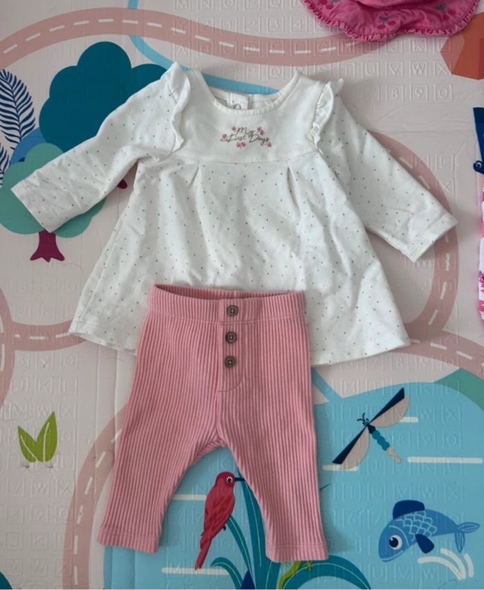 Lots vêtements filles 1 mois - photo numéro 2