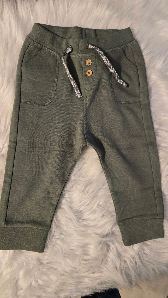 (Neufs non portés) ensemble teeshirt et pantalon molleton 36mois garçon - photo numéro 3