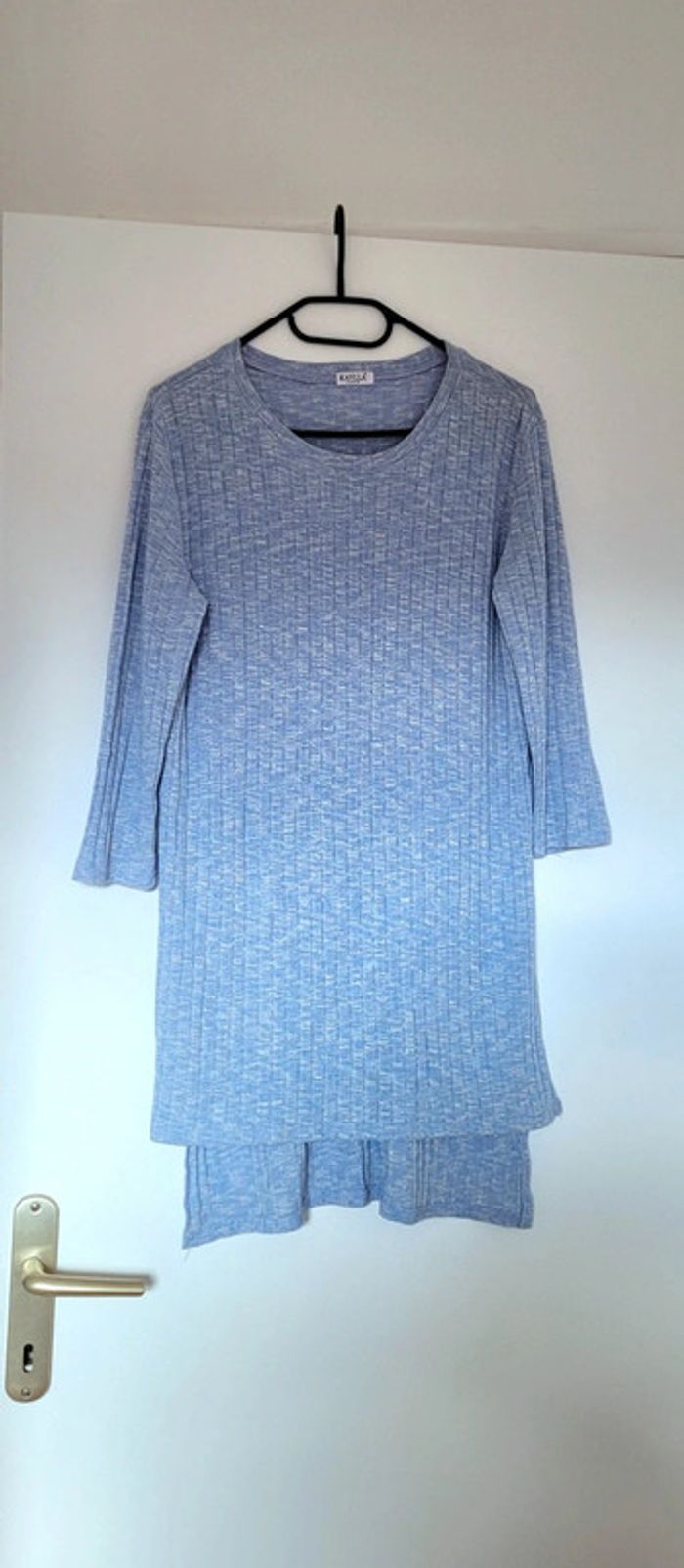 Tunique bleu ciel- Pull long et fin fendu sur les côtés Kaylla Paris Neuf