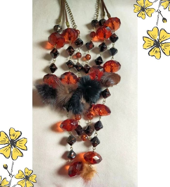Collier original multirangs - Perles ambrées et noires + pompons fourrure – Collection PMN - photo numéro 11