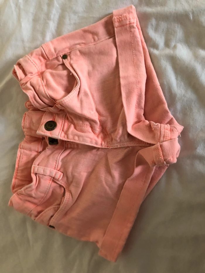 Short fille
