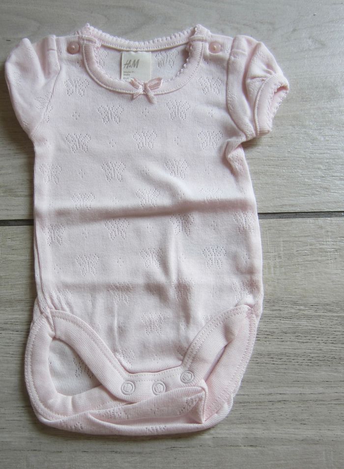 Lot de 2 bodies neufs bébé fille (0/1 mois) - photo numéro 2