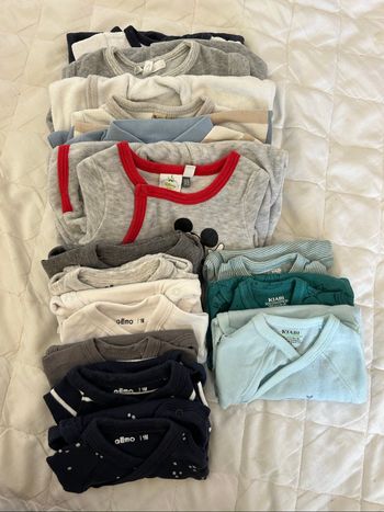 Lot de 14 vêtements garçon taille 1 mois