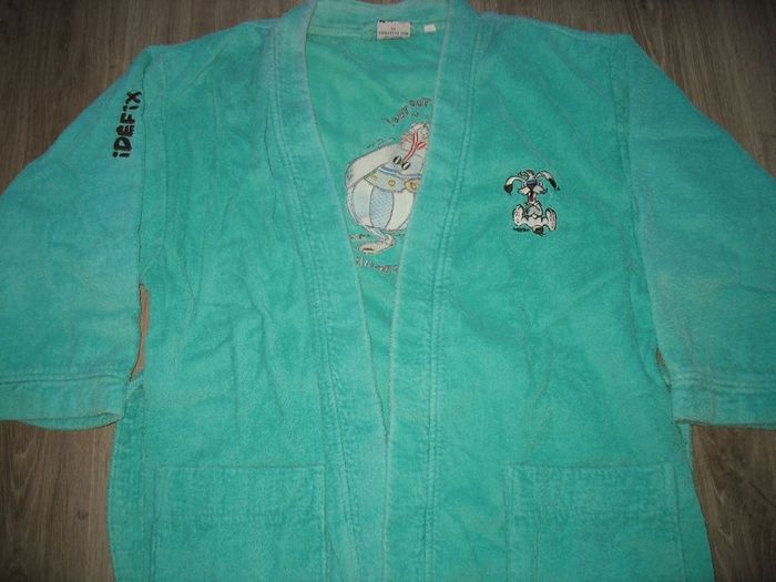 PEIGNOIR VERT "ASTERIX" - Taille M - n°01 - photo numéro 2
