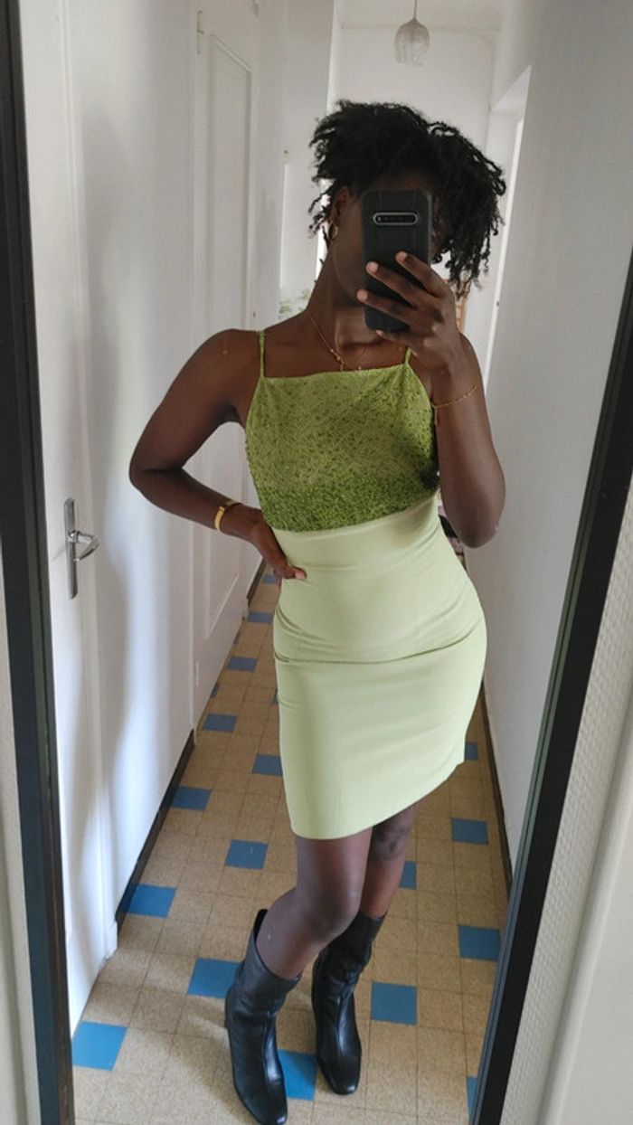 Magnifique robe avec bustier perlé - photo numéro 2