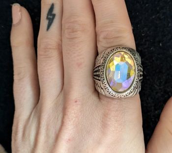 Bague style chevalière avec un strass