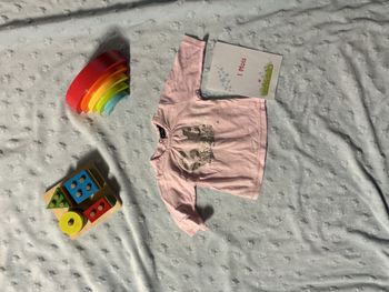 teeshirt manches longues rose inscription argent ouverture totale au dos 1 mois les p'tits babies