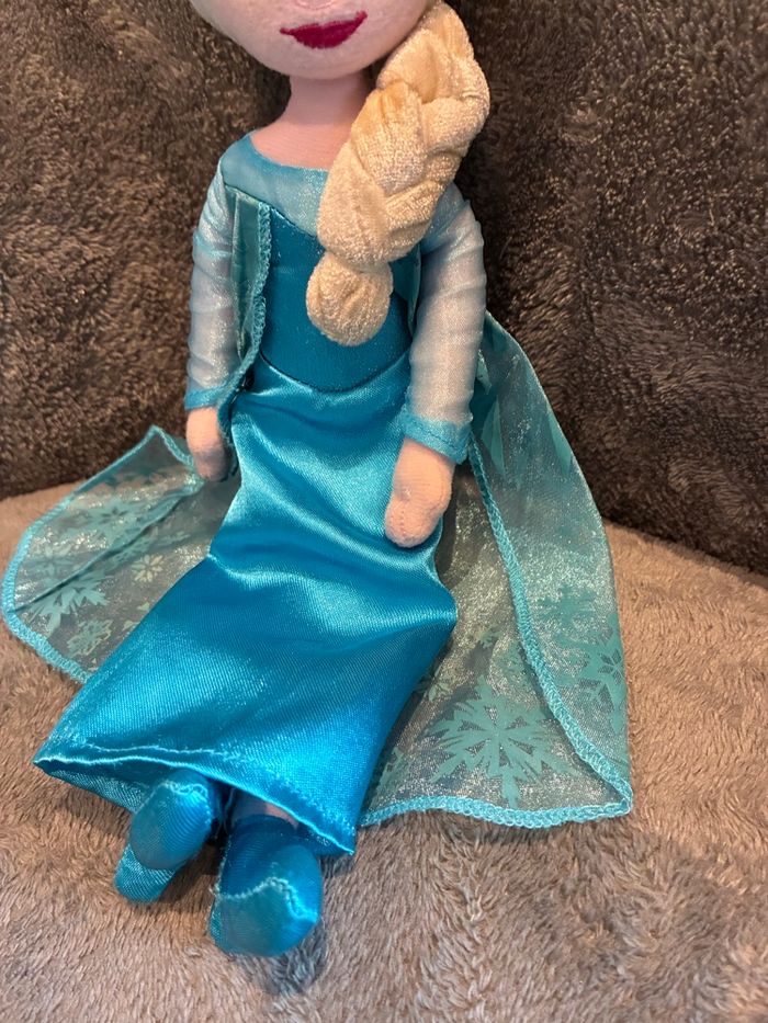 Lot peluches Disney la reine des neiges - photo numéro 8