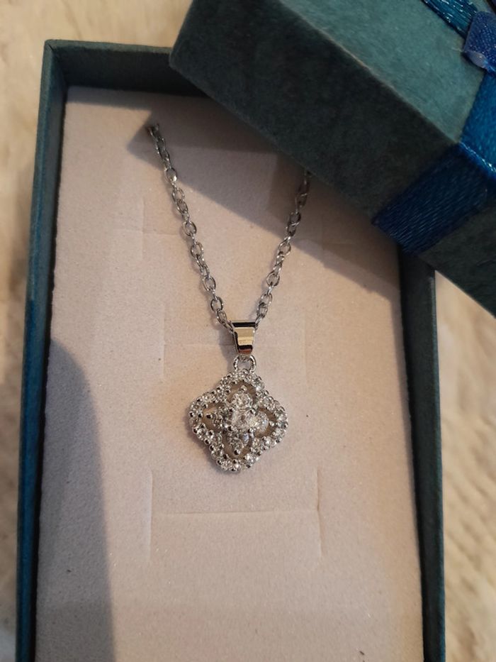 Collier Trèfle 4 feuilles, couleur Argentée avec strass - photo numéro 2